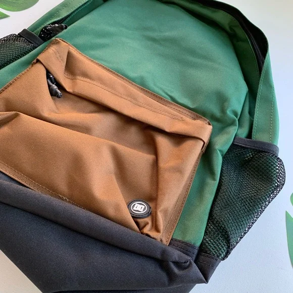 ▪️DC Backsider Seasonal Backpack▪️ - Picture 7 of 10
